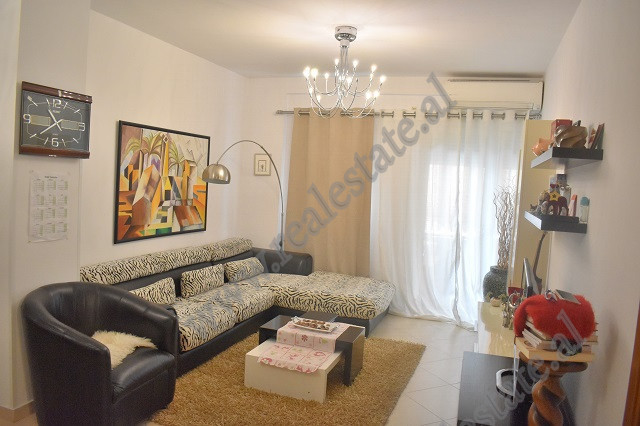 Apartament per qira ne rrugen Ndre Mjeda, prane Kompleksit Magnet, ne Tirane.
Shtepia eshte e pozic